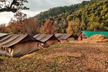 旅馆 Monkey Mud House And Camps, Bir