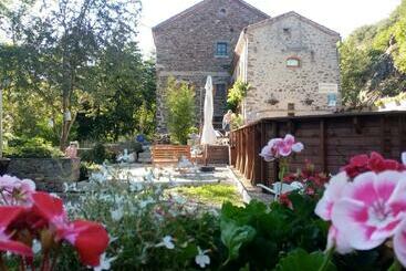 مبيت وإفطار Le Moulin Du Bateau