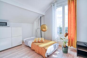 膳宿费 Greg & Theo S