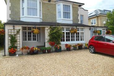 膳宿费 Hayes Barton