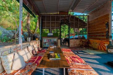 Vista Hostel Jeolikote, Nainital