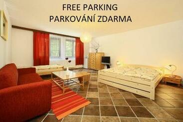 هاستل Pension Adam