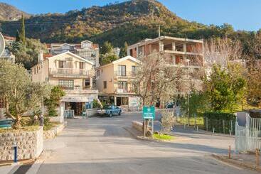 پانسیون Mali Miločer Bay Accommodation