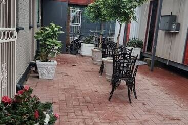 Stay At Home Airport Lodge