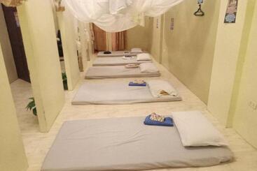 Reddoorz @ 4ks Pension House Bogo City Cebu