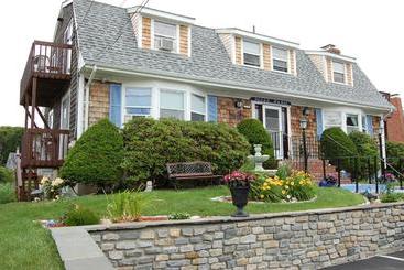 تختخواب و صبحانه A Cape Cod Ocean Manor Inn