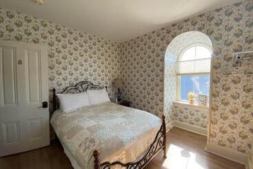 Greystone Manor Bed & Breakfast