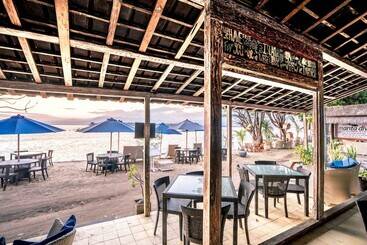 호텔 Manta Dive Resort Gili Air