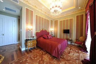 هتل Maroon Bosphorus