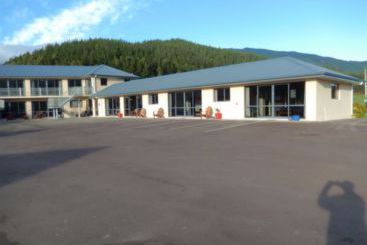 Linkwater Motel And Backpackers
