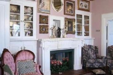 Lockheart Gables Romantic Bed And Breakfast