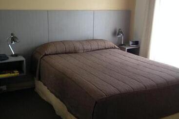 מוטל Francis Phillip Motor Inn And The Lodge