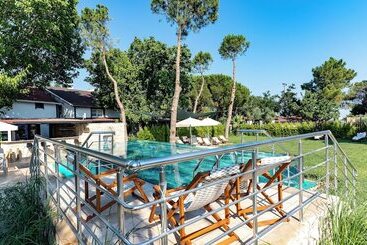 Assos Hunters Hotel   Special Class