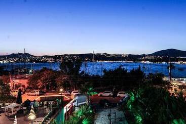 בית מלון כפרי Bitez Marina