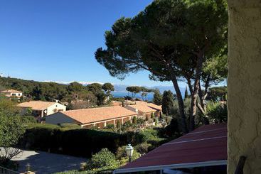 هتل Castel Garoupe