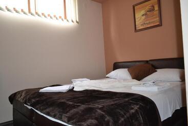 هتل Guesthouse Vila Dnd