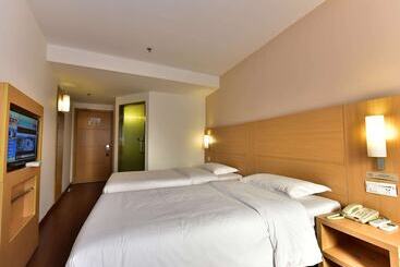 酒店 Ibis Ningbo Tianyi Square