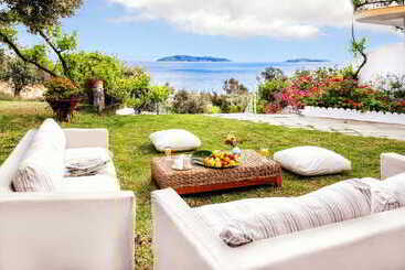 בית מלון כפרי Irida Aegean View