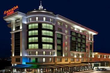 בית מלון כפרי Ramada Plaza By Wyndham Eskisehir