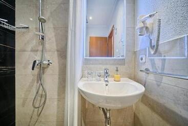 בית מלון כפרי Sunset Split Rooms