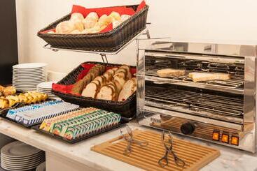 The 7 Hotel, Suites, Studios & Apartments