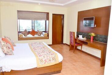 فندق Woodsvilla Resort