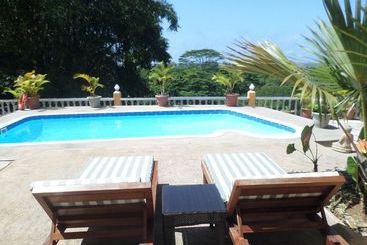 تختخواب و صبحانه Lime Hill Lodge