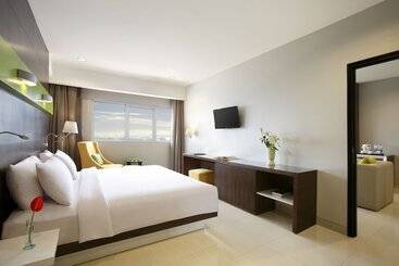 Отель Santika Cikarang