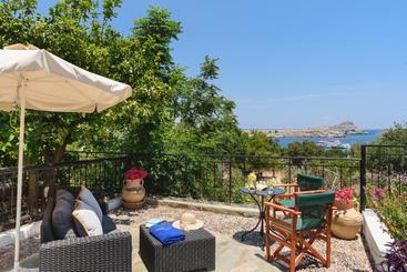 هتل Thea Villas And Suite
