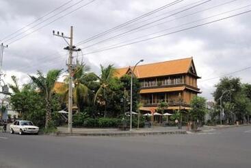 Omah Sinten Heritage Hotel & Resto