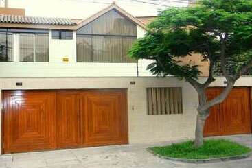 פנסיון Sevilla House