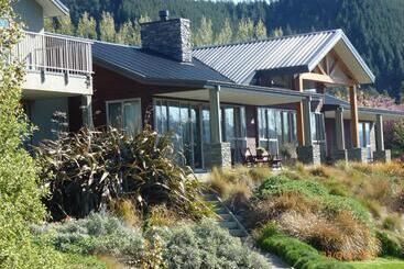 تختخواب و صبحانه Amuri Estate Luxury Lodge