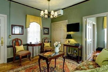 مبيت وإفطار Inn By The Bandstand