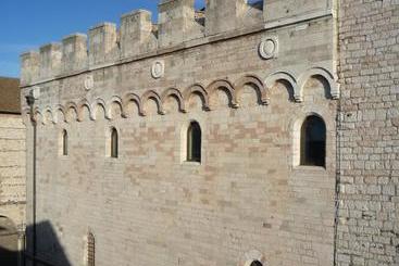 تختخواب و صبحانه Mini Resort Fontana Maggiore