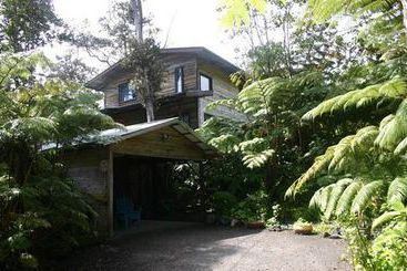 تختخواب و صبحانه Tara Firma Inn - Volcano
