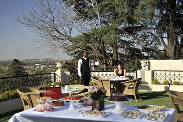 Отель 131 On Herbert Baker Boutique