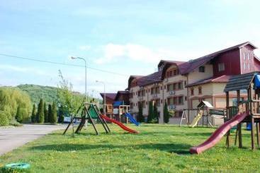 酒店 Grand Perla Ciucasului