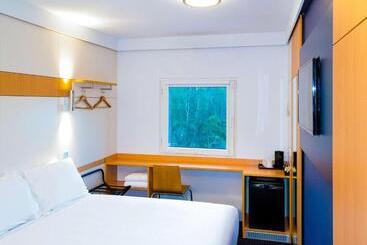 בית מלון כפרי Ibis Budget Gosford