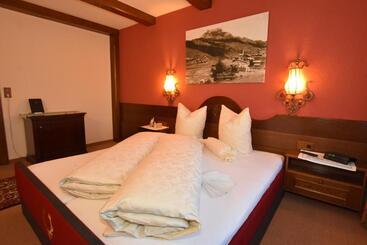 هتل Jagdhaus Monzabon