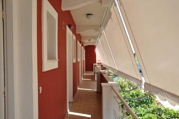 هتل Koskinas Apartments