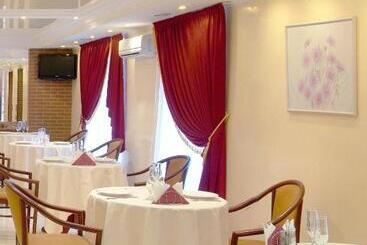 هتل Optima Deluxe Kryvyi Rih