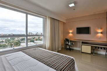 Ramada Hotel & Suites Campos Pelinca