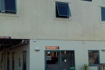 Microtel Lodge Hamilton Hostel