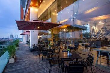 Harris Hotel & Conventions Gubeng