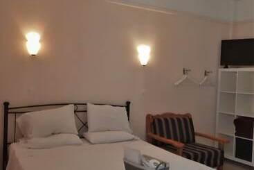 בית מלון כפרי Omega Rooms Anaxos