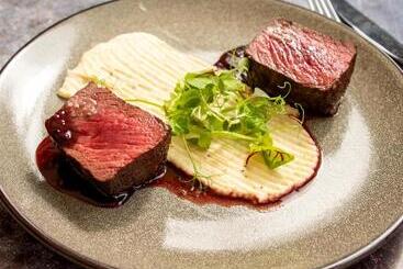 Отель Crown And Garter