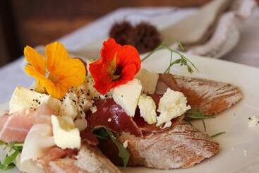 펜션 Blackwaters River Lodge