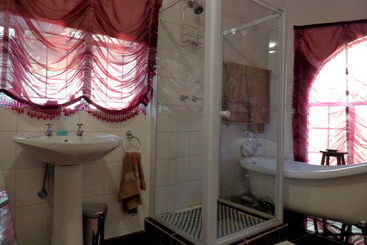 펜션 Treetops & Treats Guest House