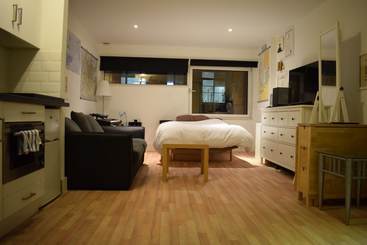 公寓 Studio Flat Near Borough Tube Sleeps 2