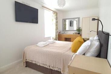 Torland Seafront Hotel Free Parking, Wi Fi, All Rooms En Suite